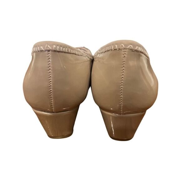 Bandolino patent leather taupe wedge size 5.5 - Picture 4 of 8